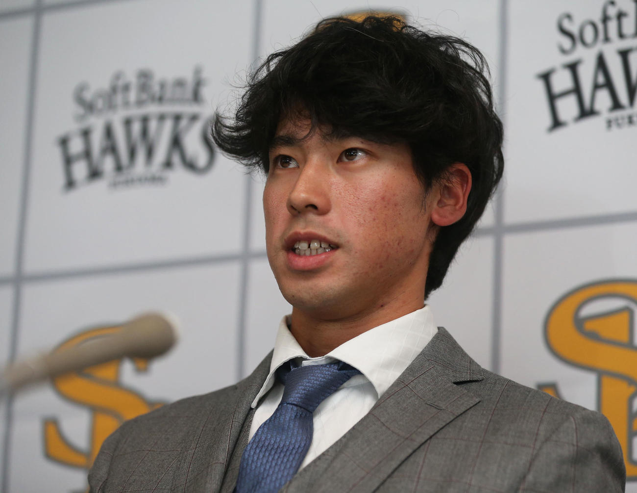 記者の質問に答える尾形（撮影・冨田成美）