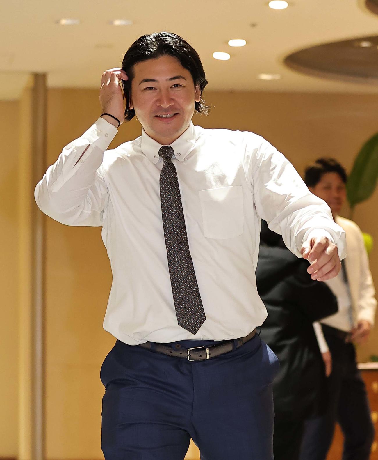 日本プロ野球選手会通常総会に出席した広島会沢（撮影・上田博志）