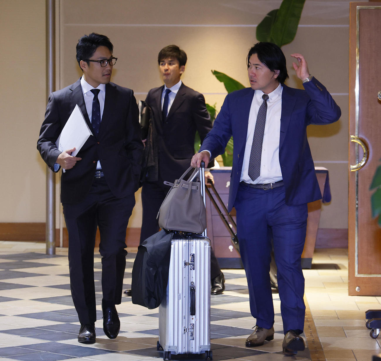 選手会総会に出席した楽天則本（左）と広島会沢（右）（撮影・藤尾明華）