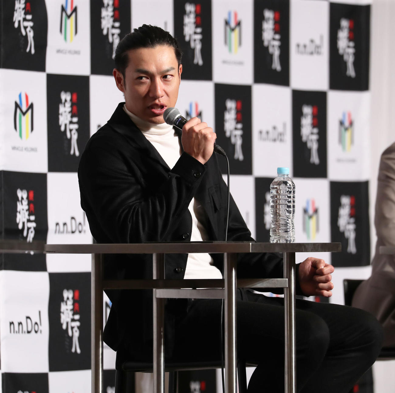 トークショー会場を盛り上げる柳田（撮影・冨田成美）