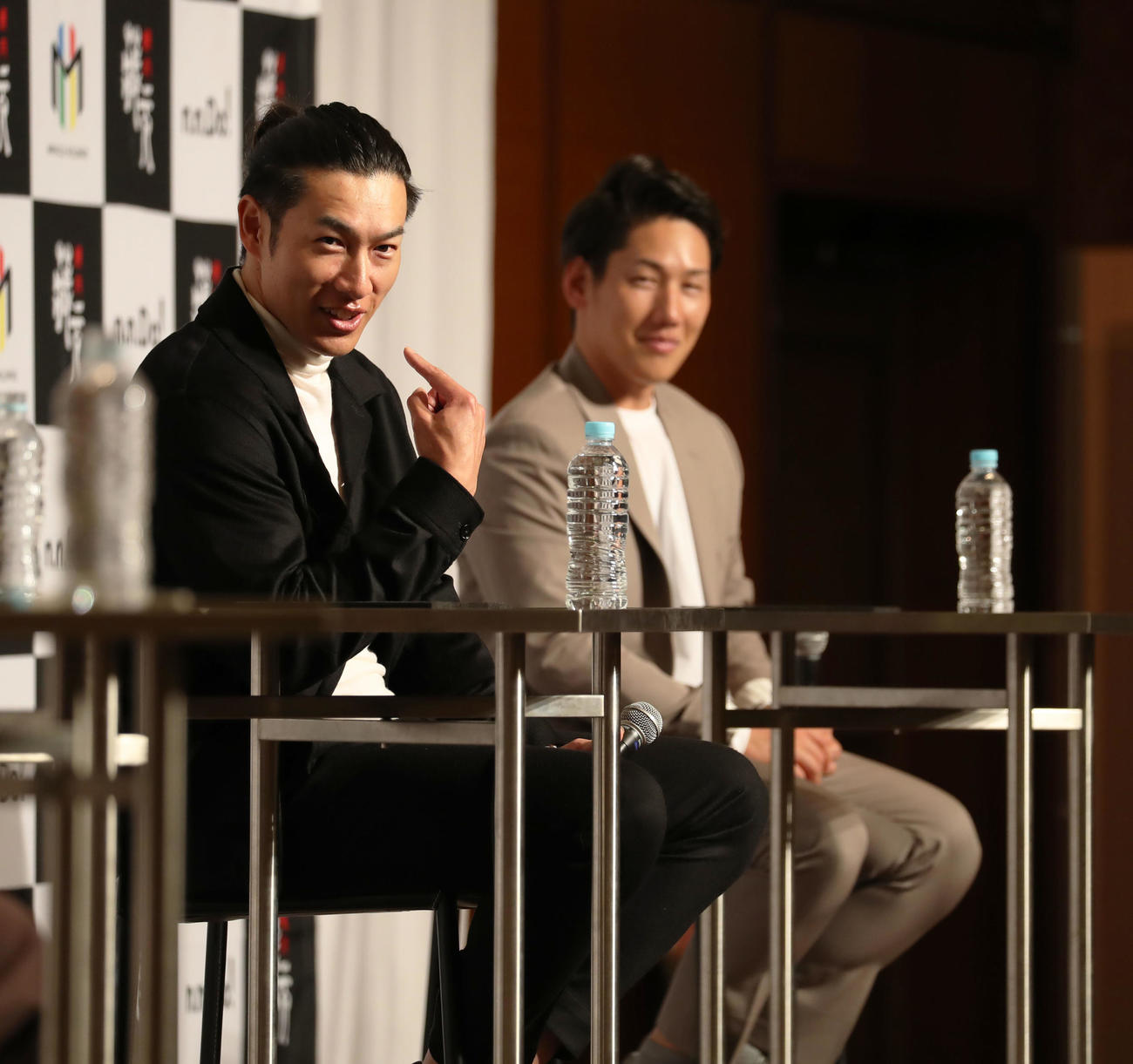 トークショーで会場を盛り上げる柳田（撮影・冨田成美）