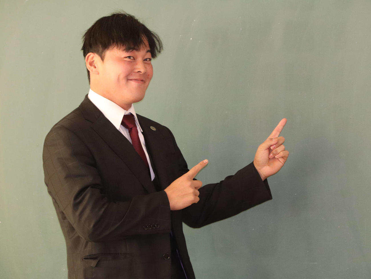「夢先生」として小学校を訪問した巨人山瀬（撮影・小早川宗一郎）