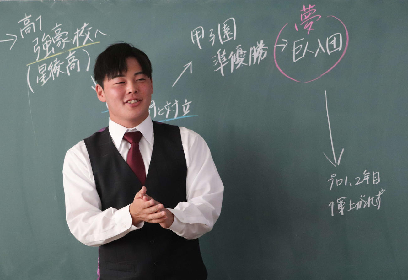 「夢先生」として小学校を訪問した巨人山瀬（撮影・小早川宗一郎）