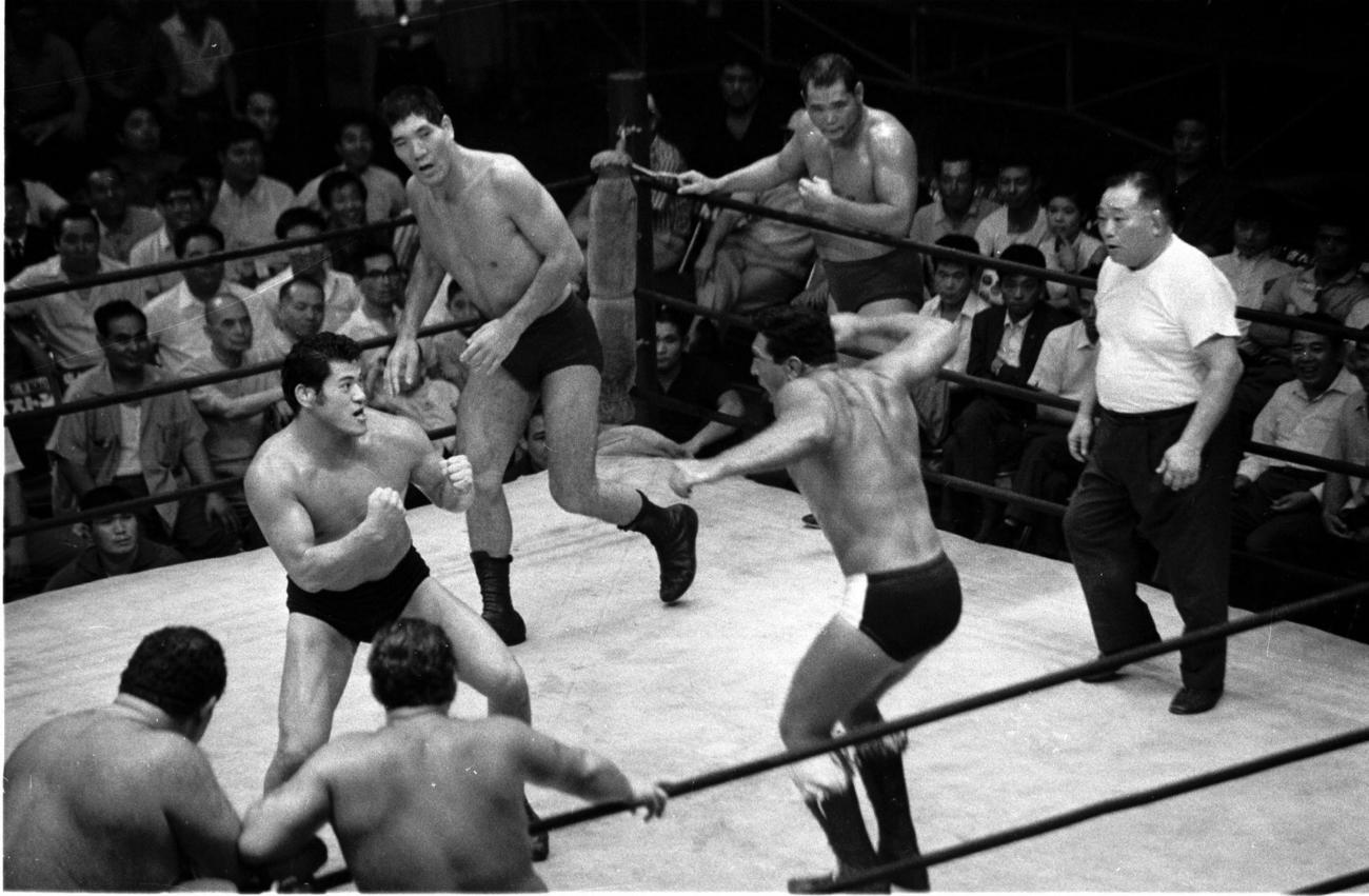 67年、外国人レスラーに対するアントニオ猪木、ジャイアント馬場
