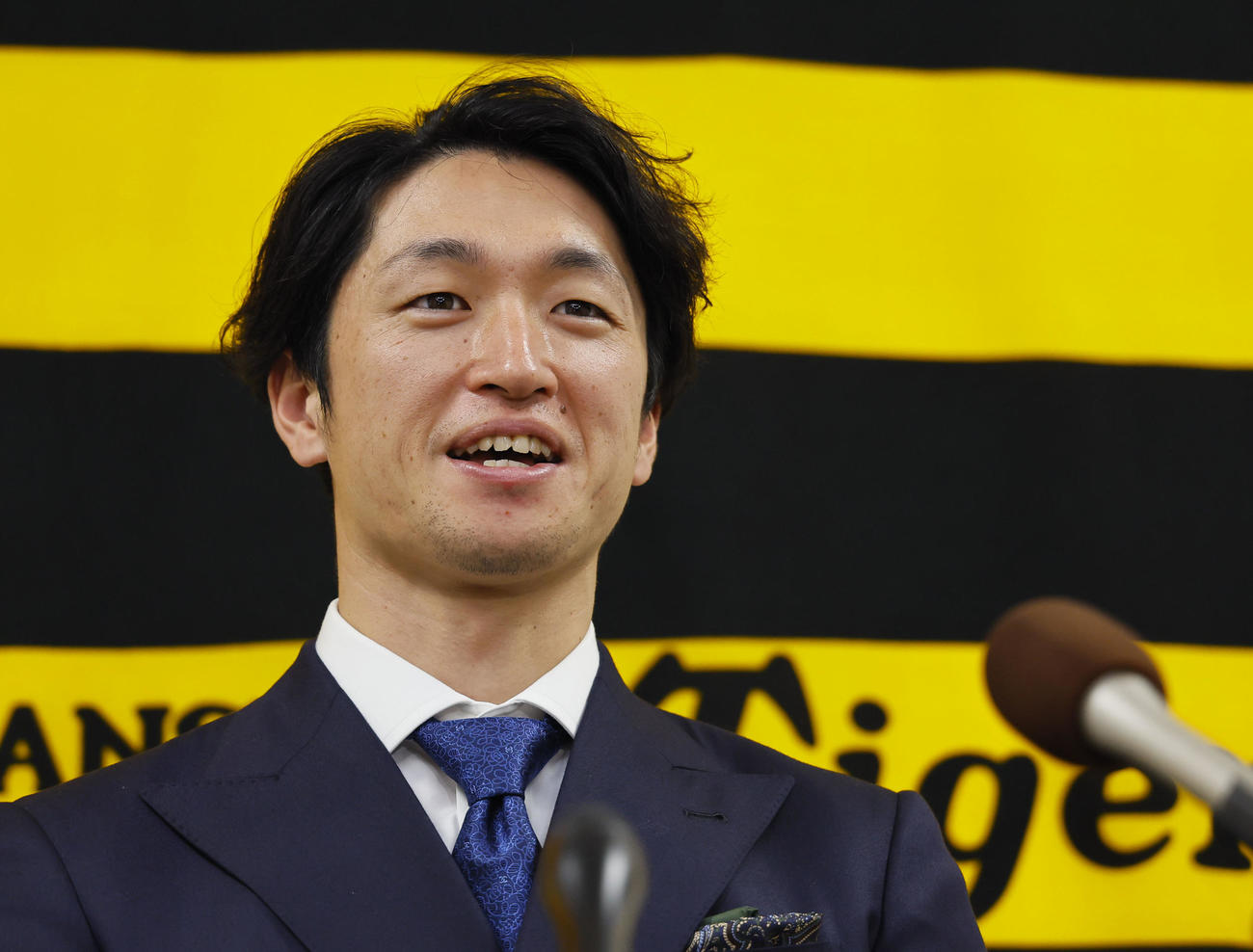 契約更改を終え、記者会見する近本（撮影・藤尾明華）