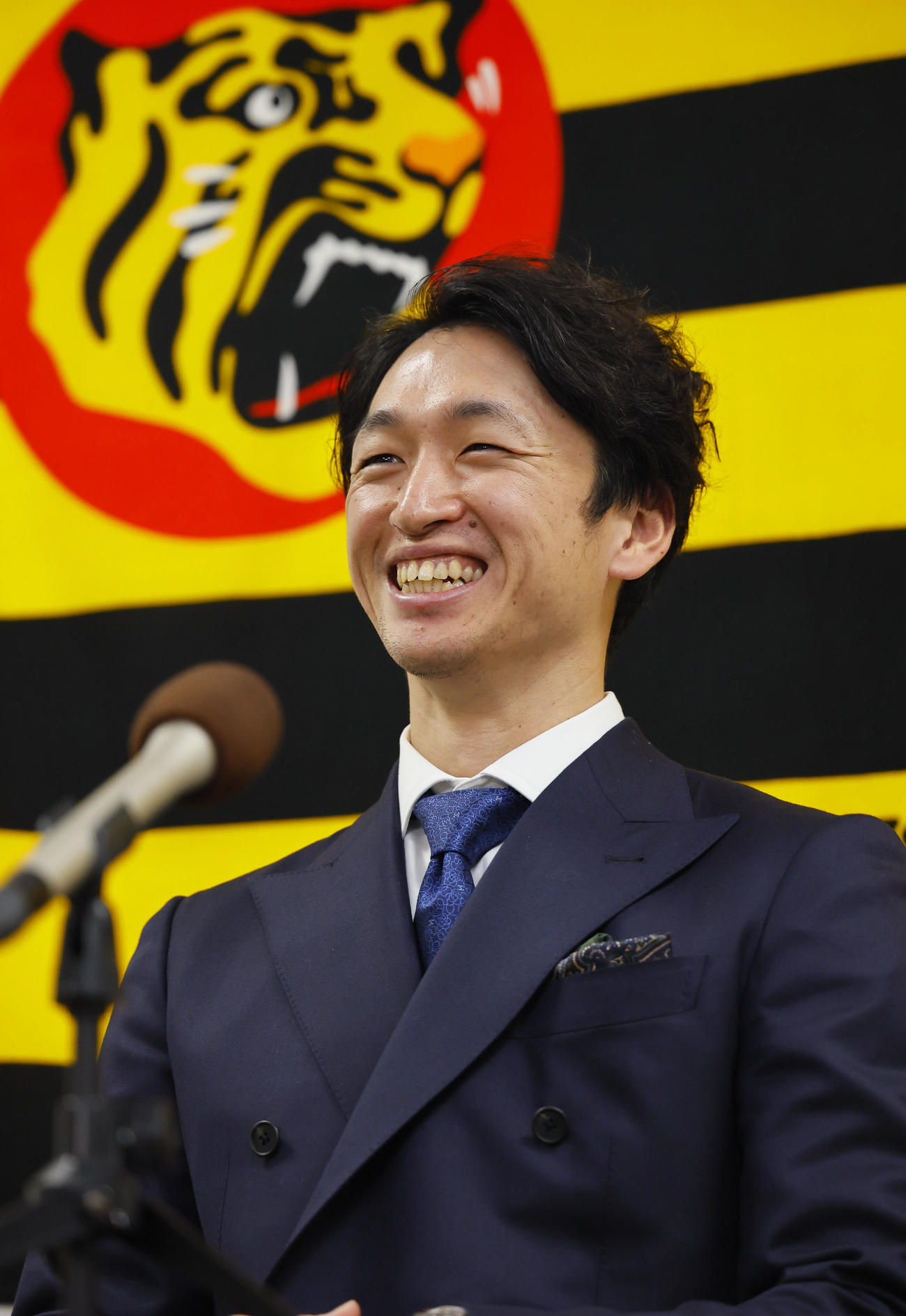 契約更改を終え、記者会見する近本（撮影・藤尾明華）