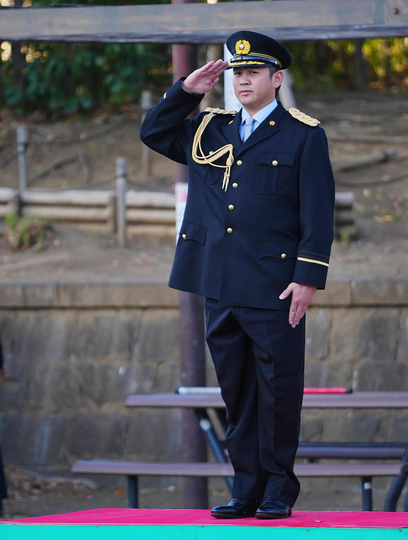 厚木警察署一日署長を務めるDeNA山崎（撮影・垰建太）