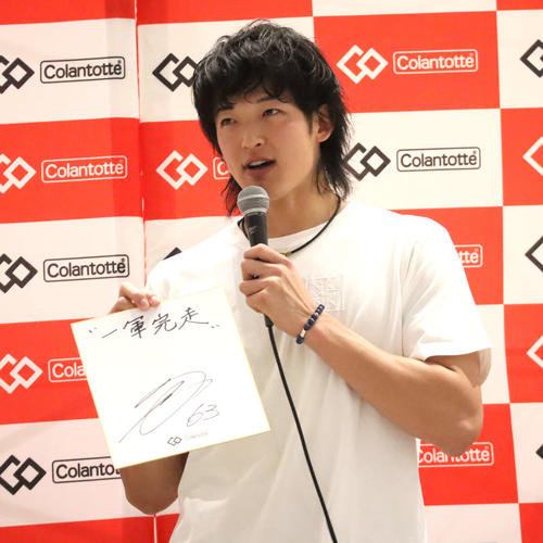 オリックス】山崎颯一郎が黒ジャケットにデニム、サングラス ファン