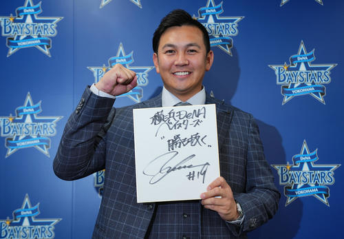 山崎康晃 SR スーパーレア わずか4日間で防御率1.69から3.73。DeNA山崎康晃、悪夢を“笑顔の財産