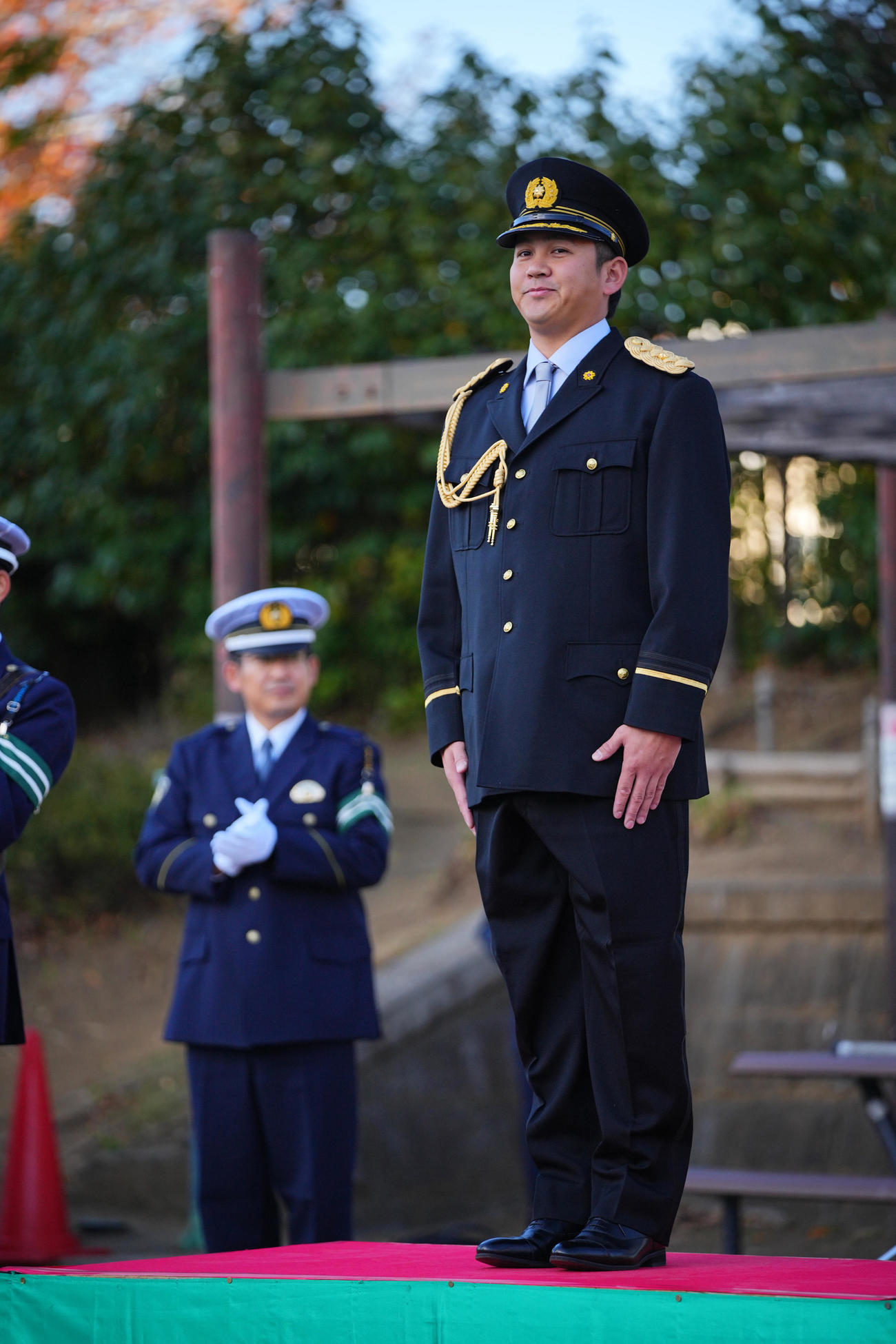 厚木警察署一日署長を務めるDeNA山崎（撮影・垰建太）
