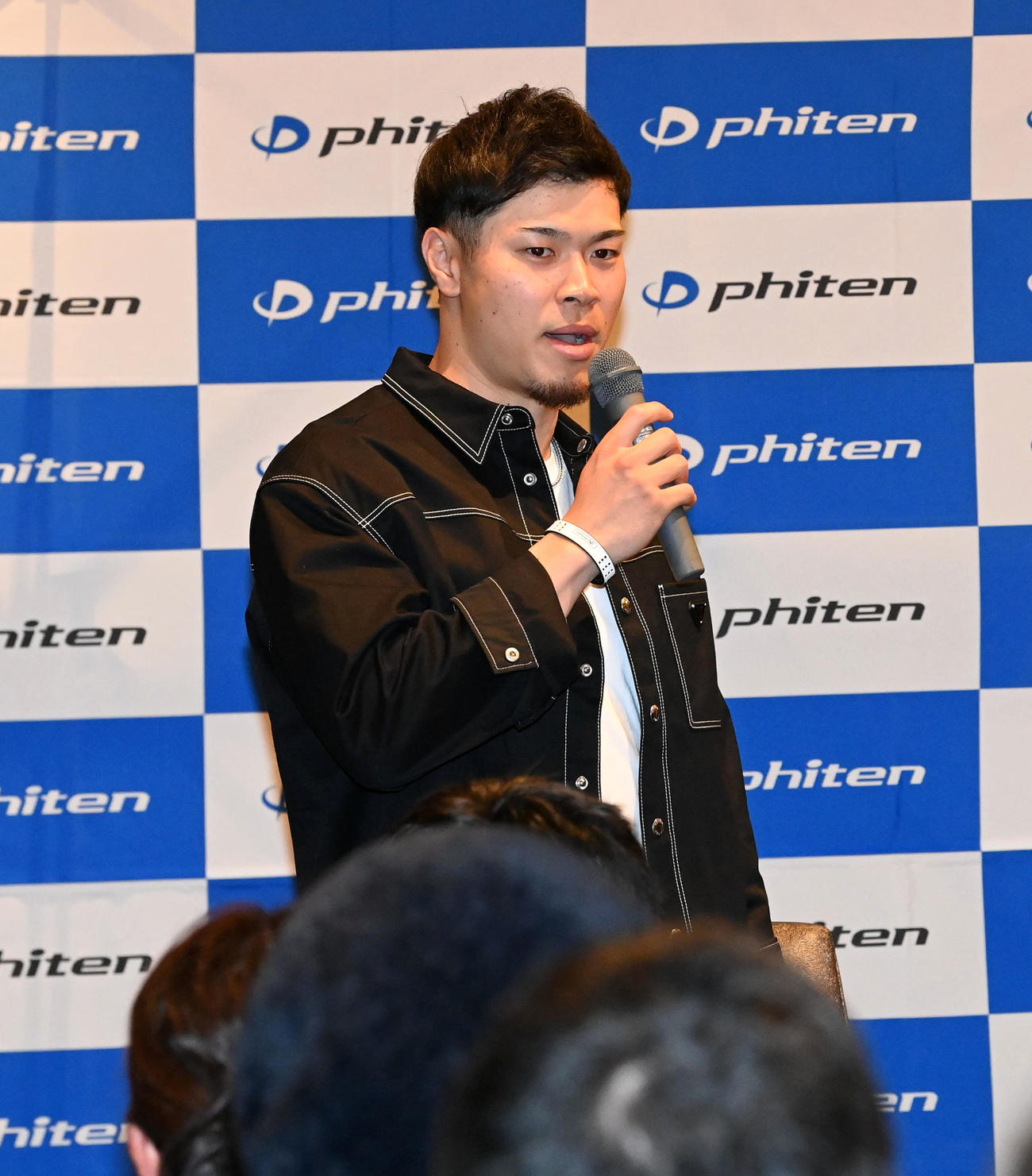 ファンミーティングに出席した佐藤輝（撮影・前岡正明）