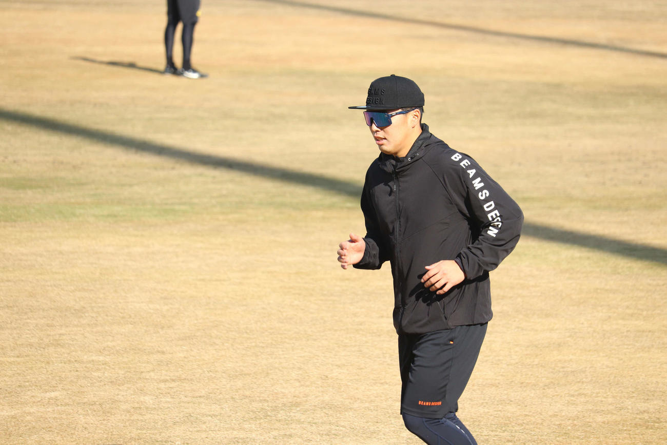 鳴尾浜で汗を流す馬場（撮影・波部俊之介）
