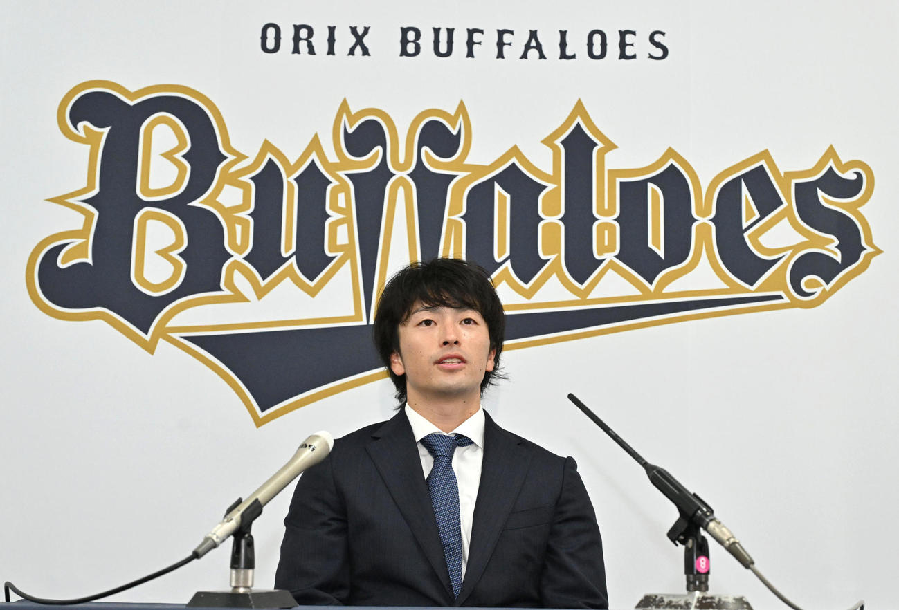 契約更改を終えて会見する福田（撮影・石井愛子）