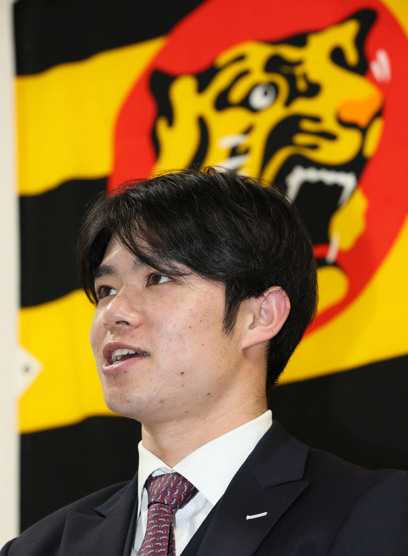 アップ提示で契約を更改し会見する中野（撮影・加藤哉）