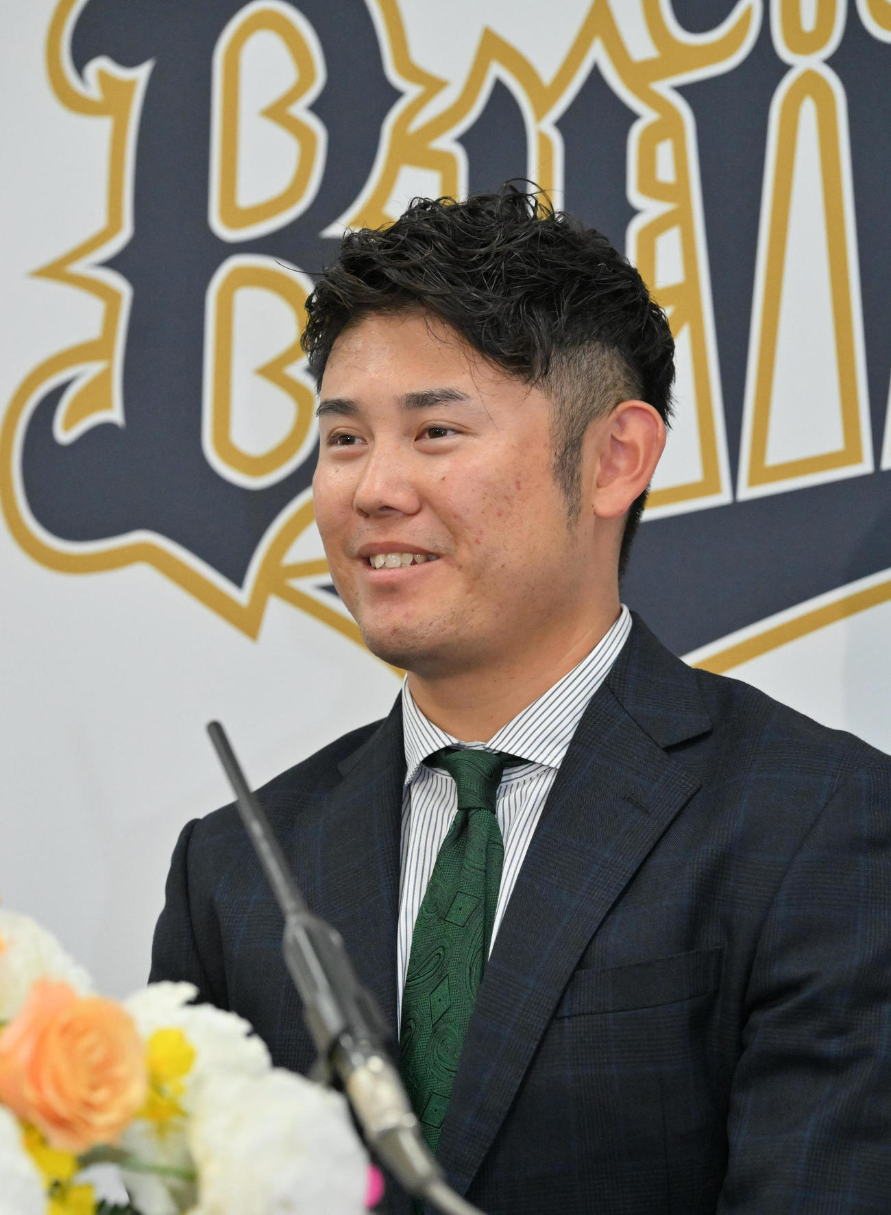 入団会見をする鈴木博（撮影・石井愛子）