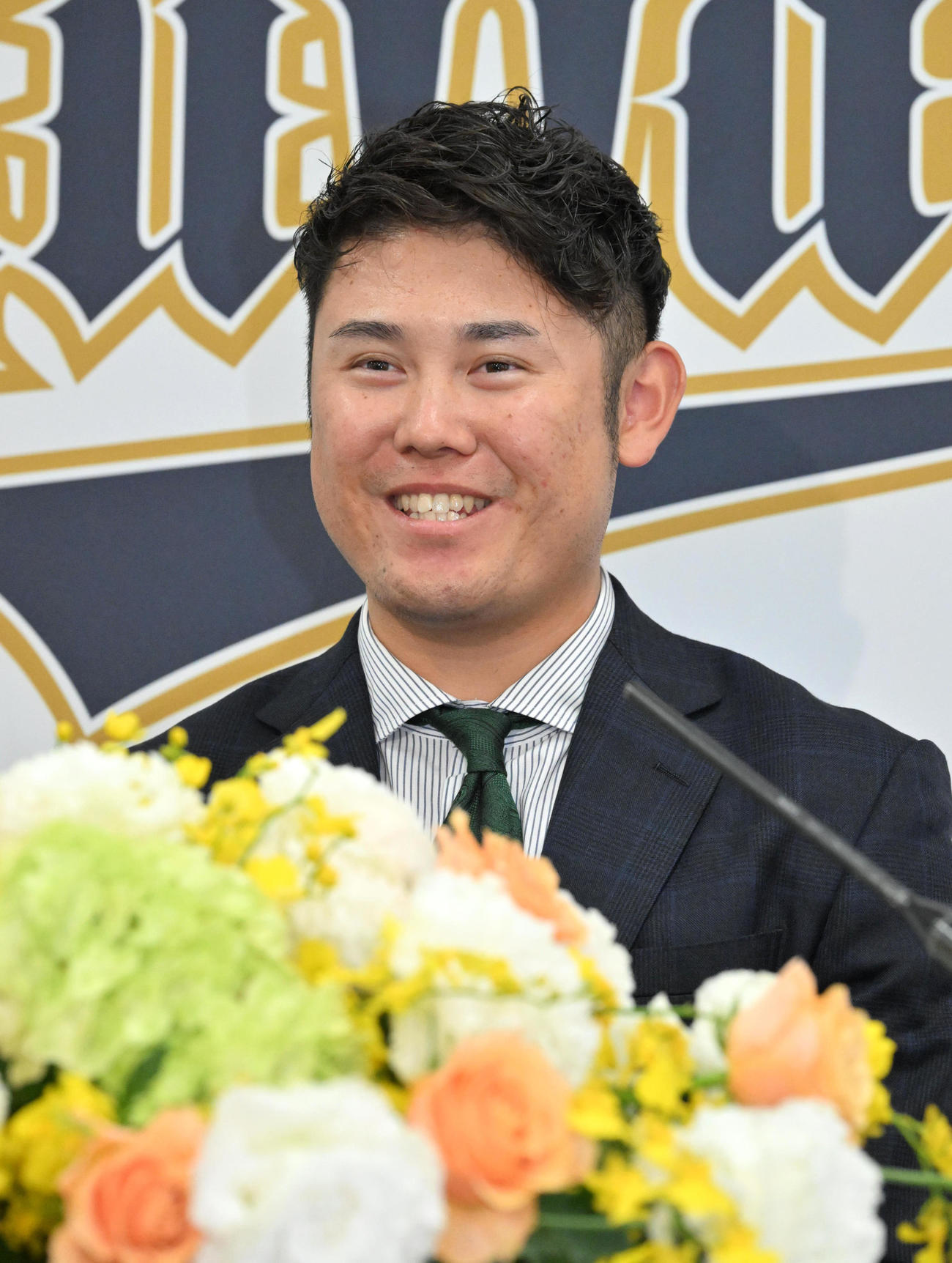 入団会見をする鈴木博（撮影・石井愛子）