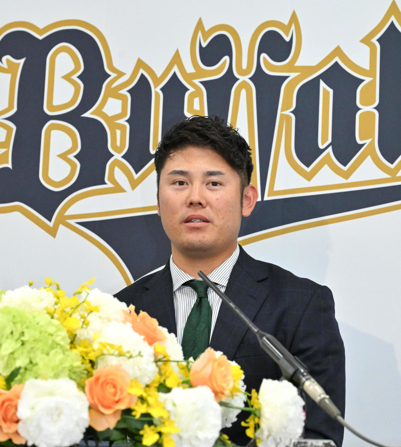 入団会見をする鈴木博（撮影・石井愛子）