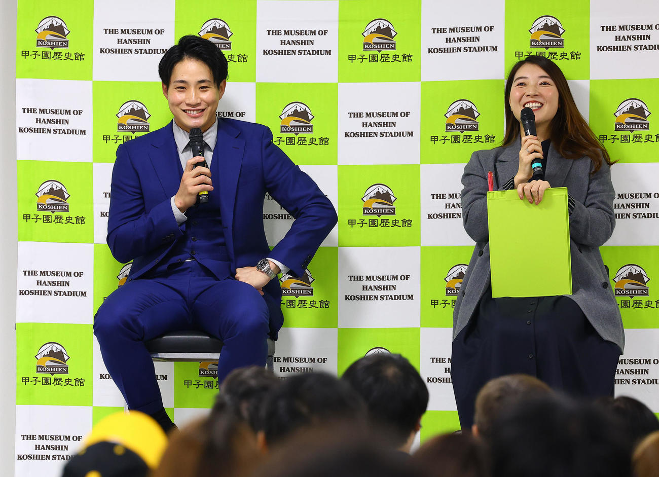 トークショーで笑顔を見せる阪神木浪（撮影・藤尾明華）