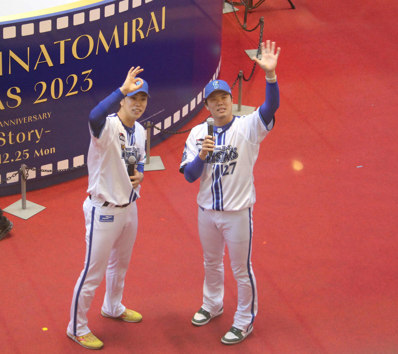トークショーを行ったDeNA上茶谷（右）と入江（撮影・久保賢吾）