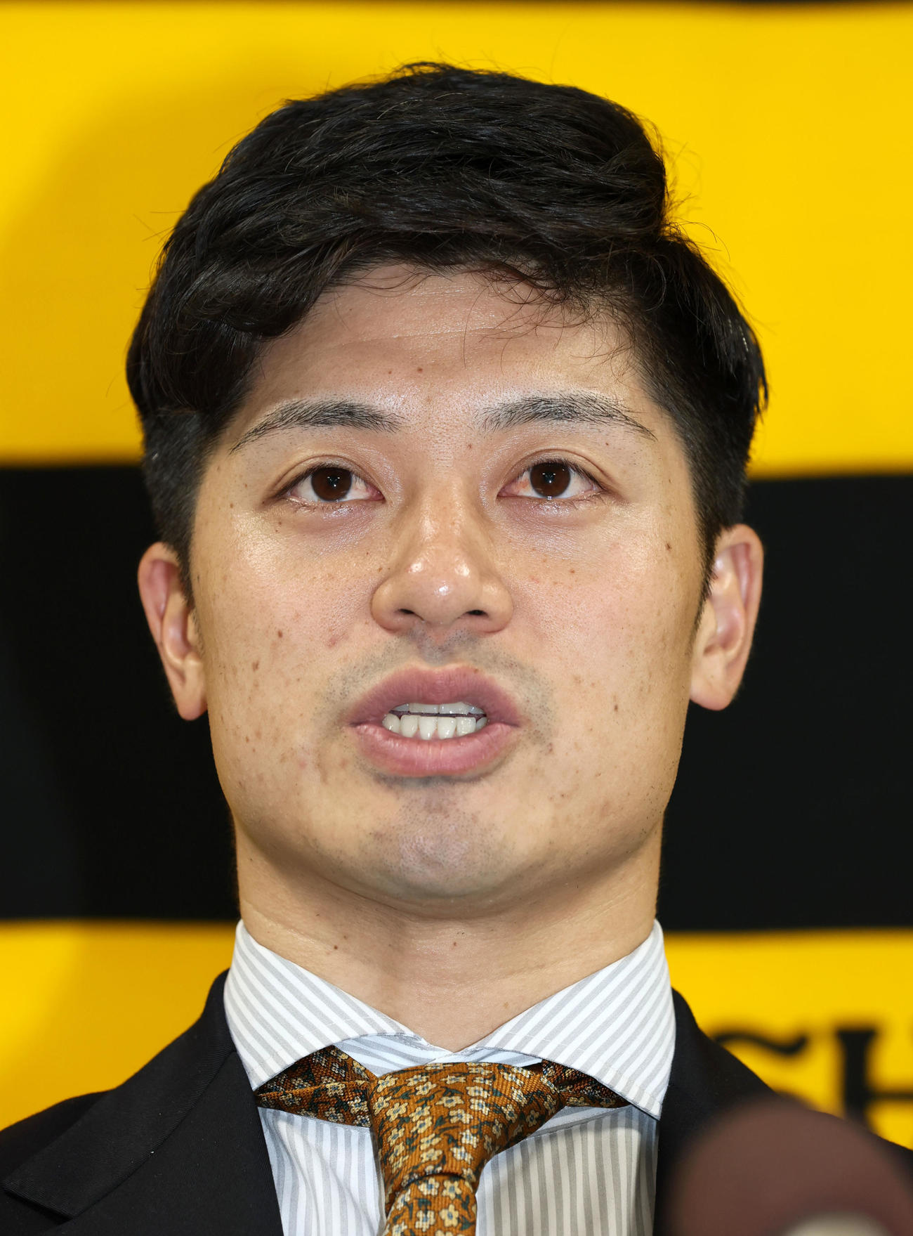 契約を更改し記者の質問に答える坂本（撮影・加藤哉）