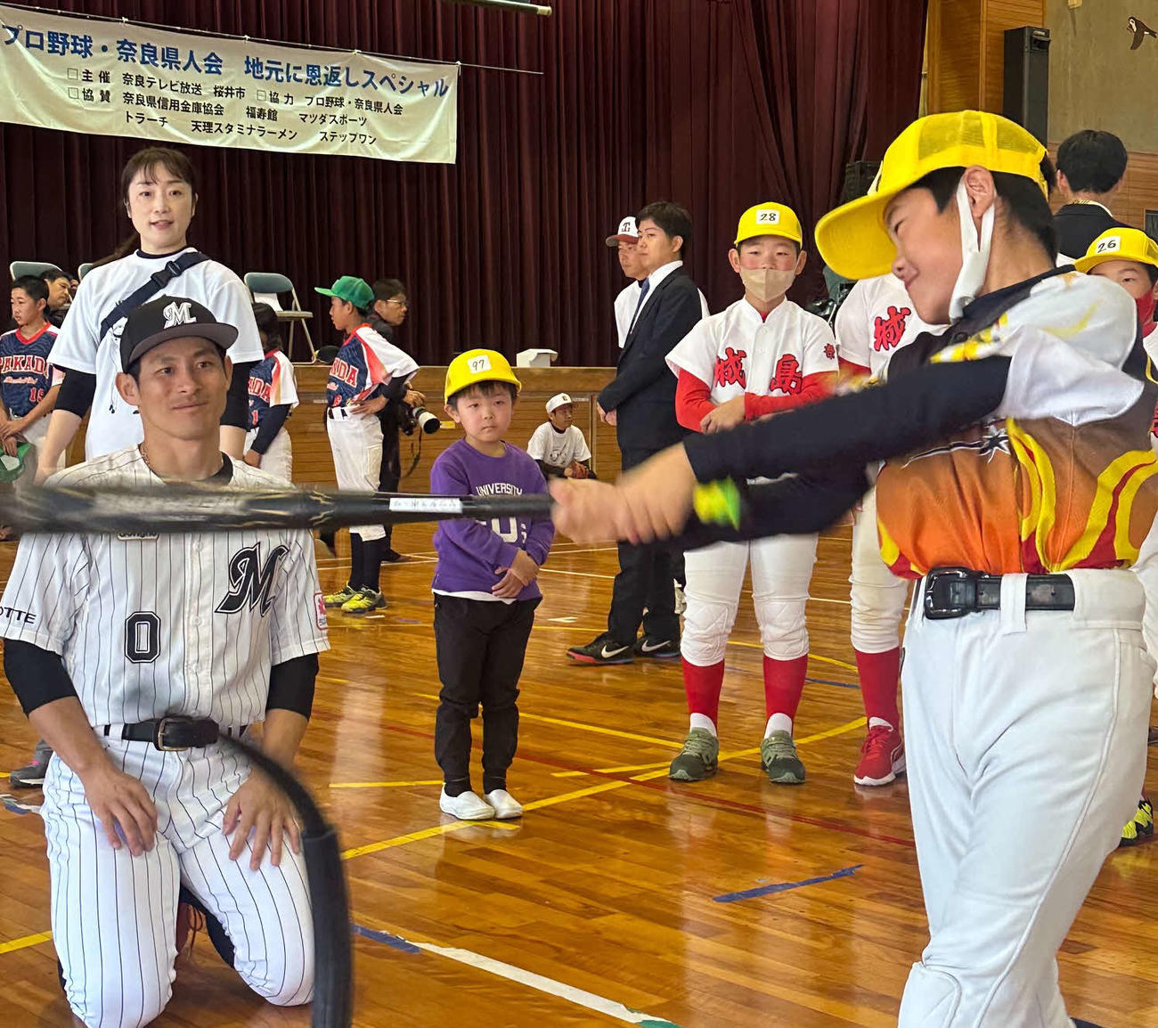 プロ野球奈良県人会のイベントに参加したロッテ荻野（写真は球団提供）