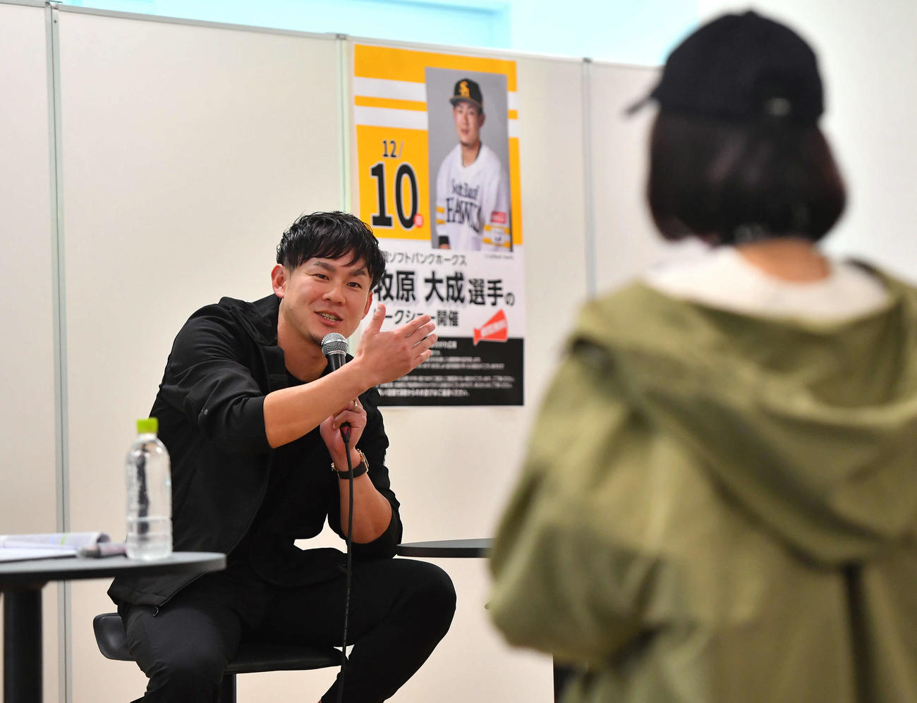 トークショーでファンからの質問に答える牧原大（撮影・岩下翔太）