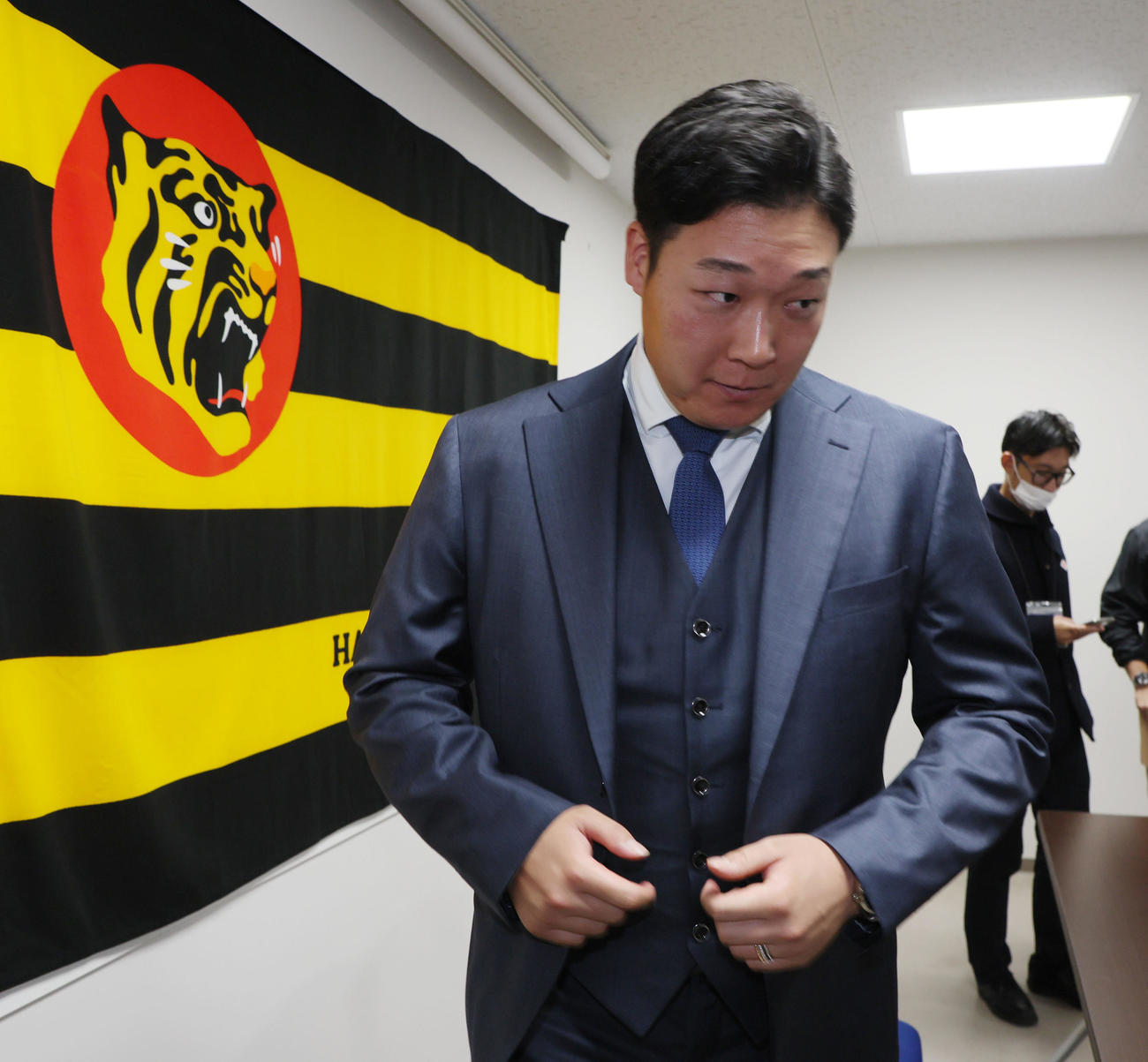 アップ提示で契約を更改した大山（撮影・加藤哉）