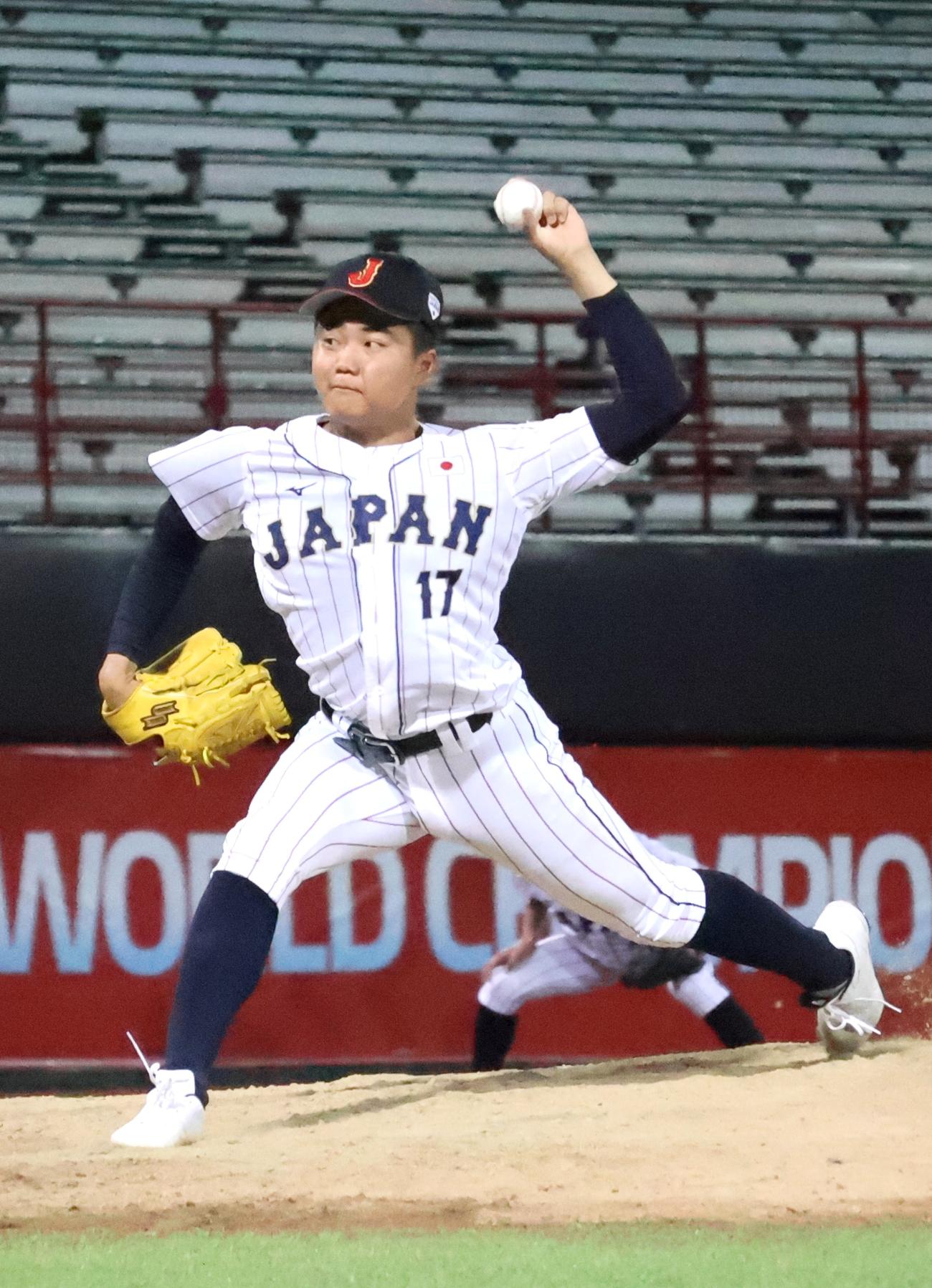 23年9月1日　日本対スペイン　4番手で登板した矢野（撮影・柏原誠）
