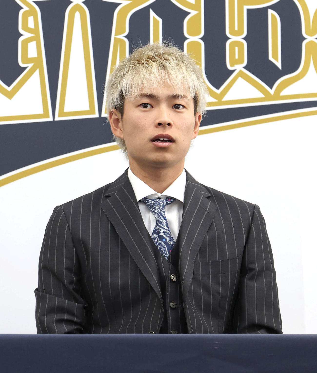 契約更改を終え会見するオリックス山岡泰輔（撮影・白石智彦）