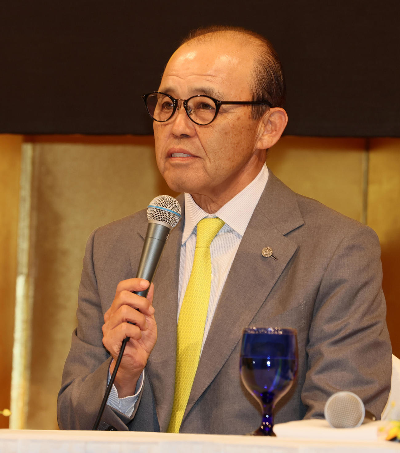 阪神の新人入団会見で話す岡田監督（撮影・加藤哉）
