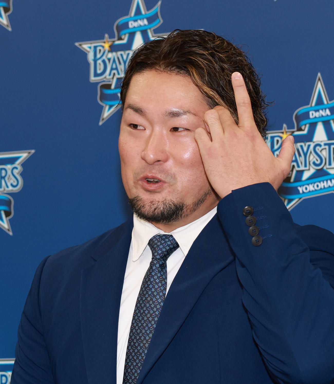 契約更改を終え会見するDeNA戸柱（撮影・野上伸悟）