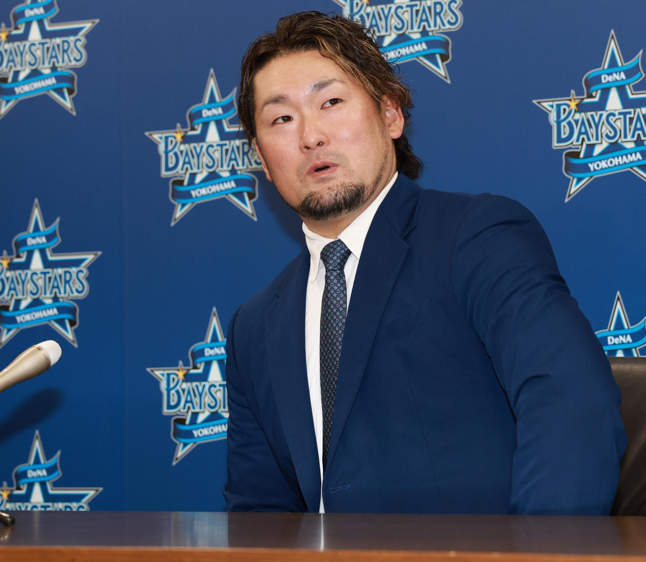 契約更改を終え会見するDeNA戸柱（撮影・野上伸悟）
