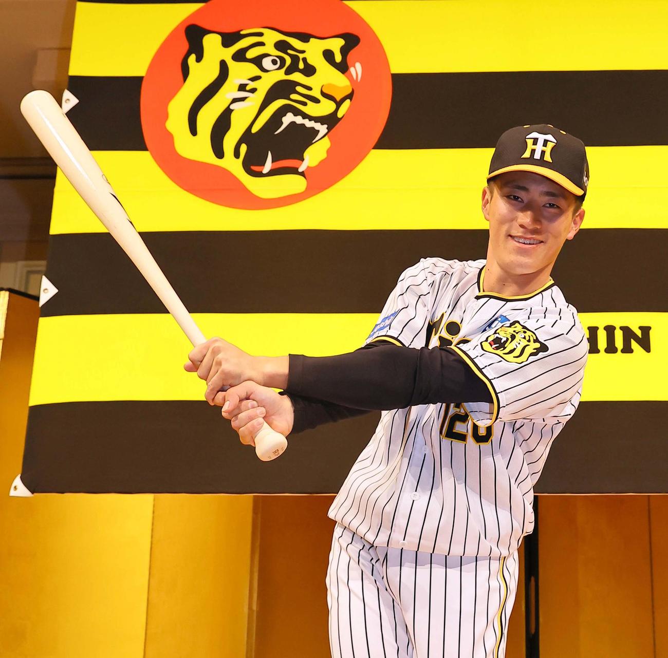 打撃フォームを披露する育成ドラフト2位福島（撮影・上田博志）