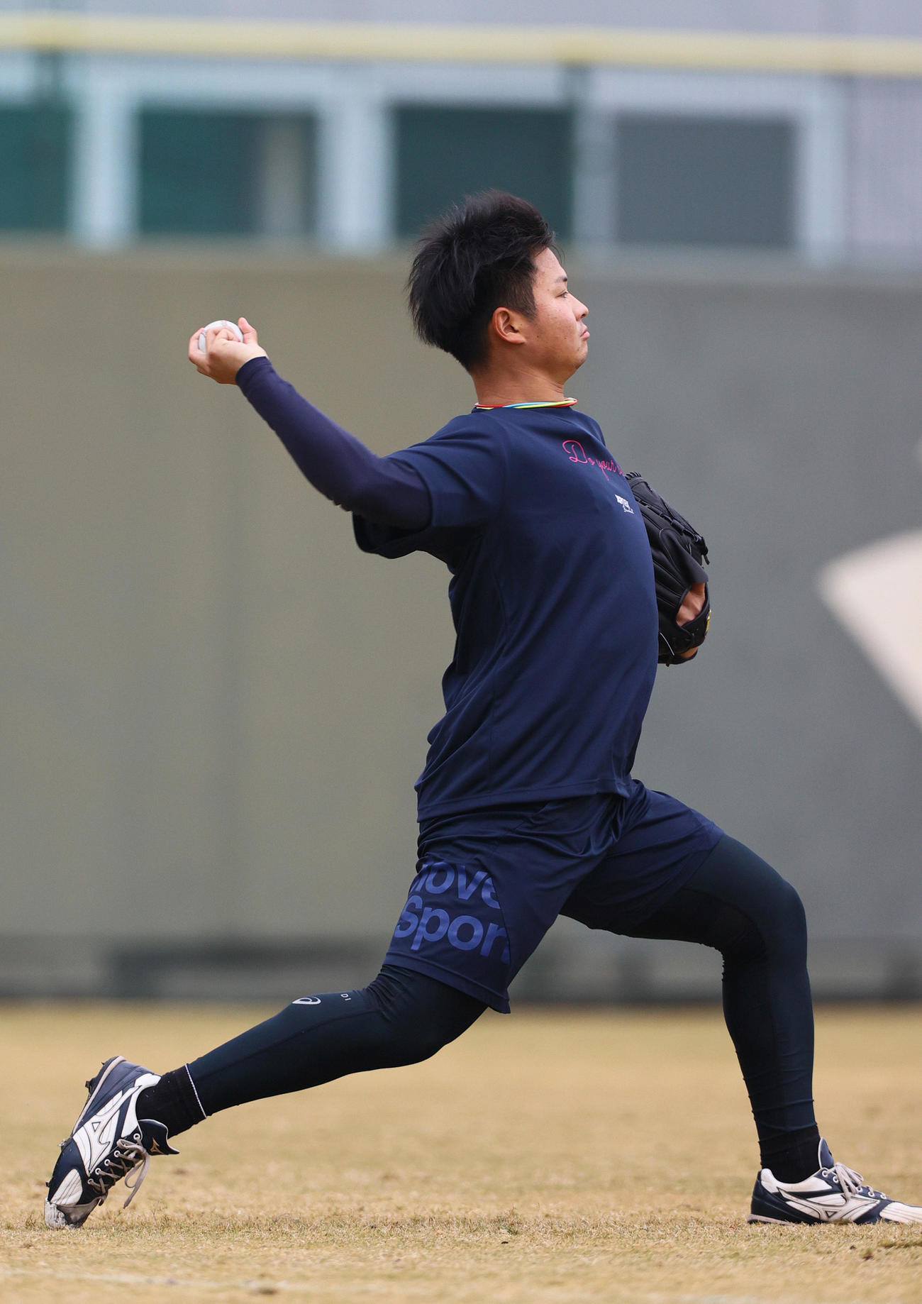 鳴尾浜でキャッチボールする阪神松原（撮影・上山淳一）