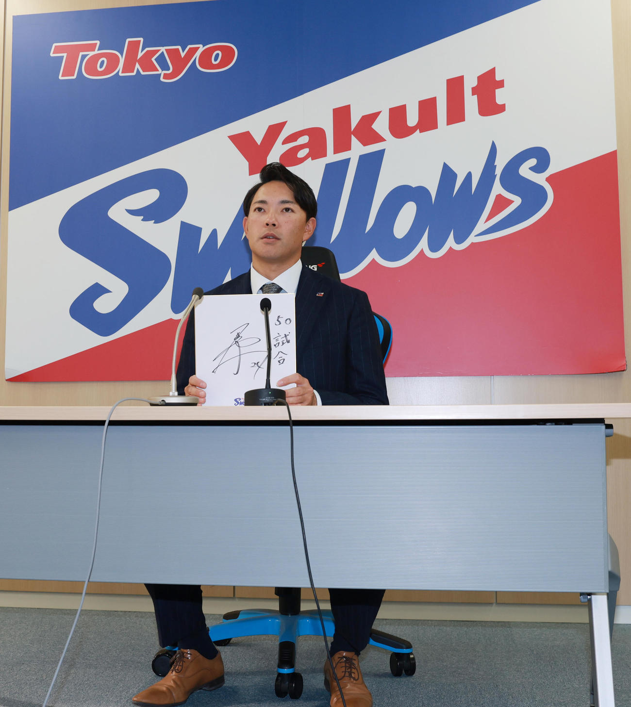 契約更改を終えたヤクルト星は、来季の目標に50試合登板を掲げる（撮影・野上伸悟）