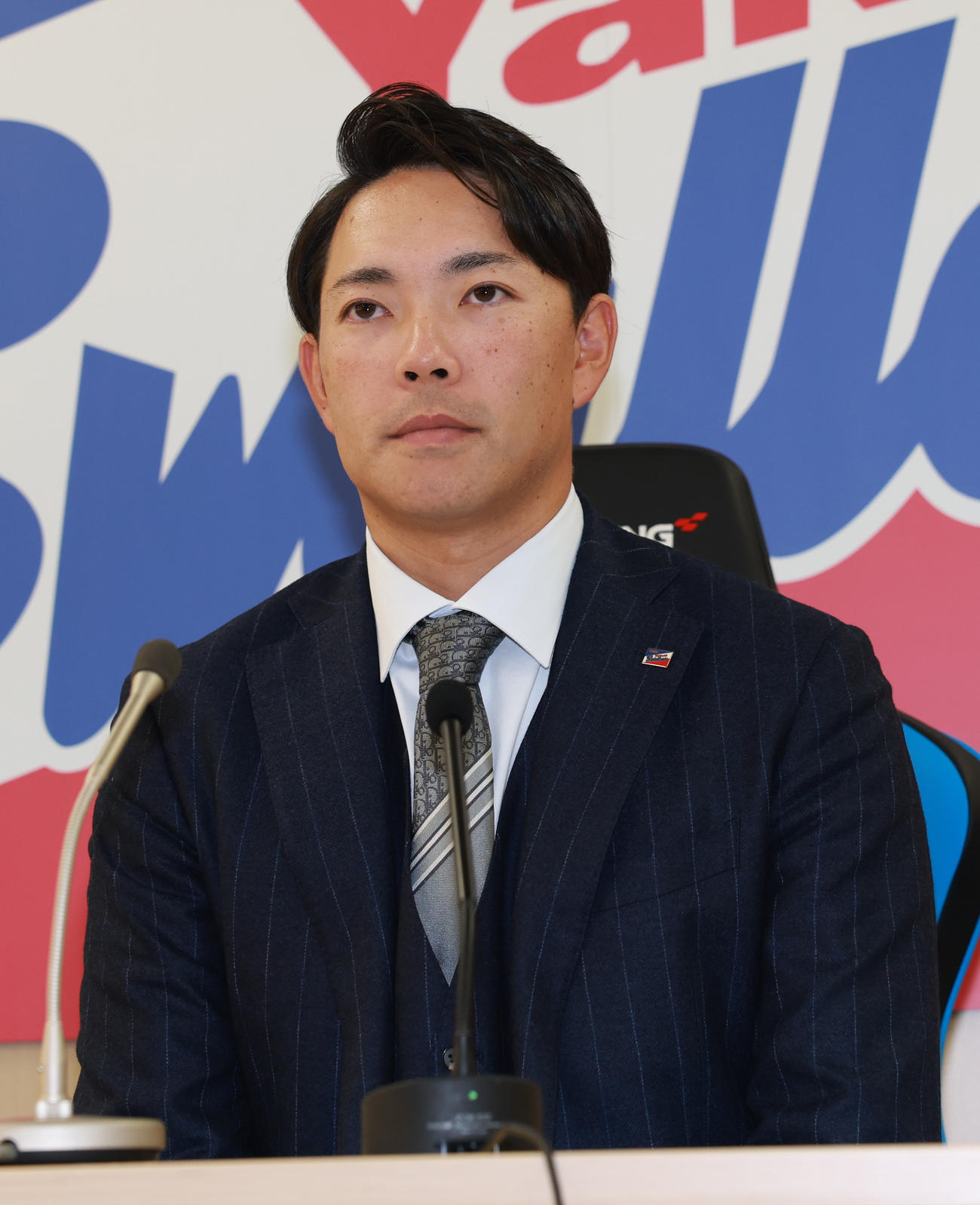 契約更改を終え会見するヤクルト星（撮影・野上伸悟）