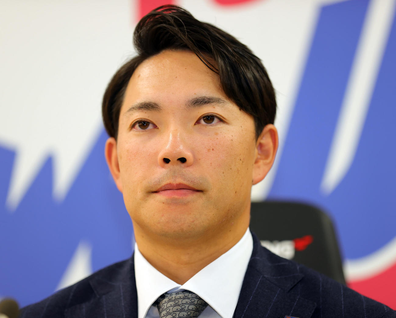 契約更改を終え会見するヤクルト星（撮影・野上伸悟）
