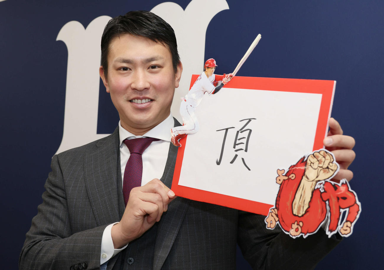 1400万円増の推定6400万円で契約更改した広島堂林。来季の目標は頂（撮影・加藤孝規））