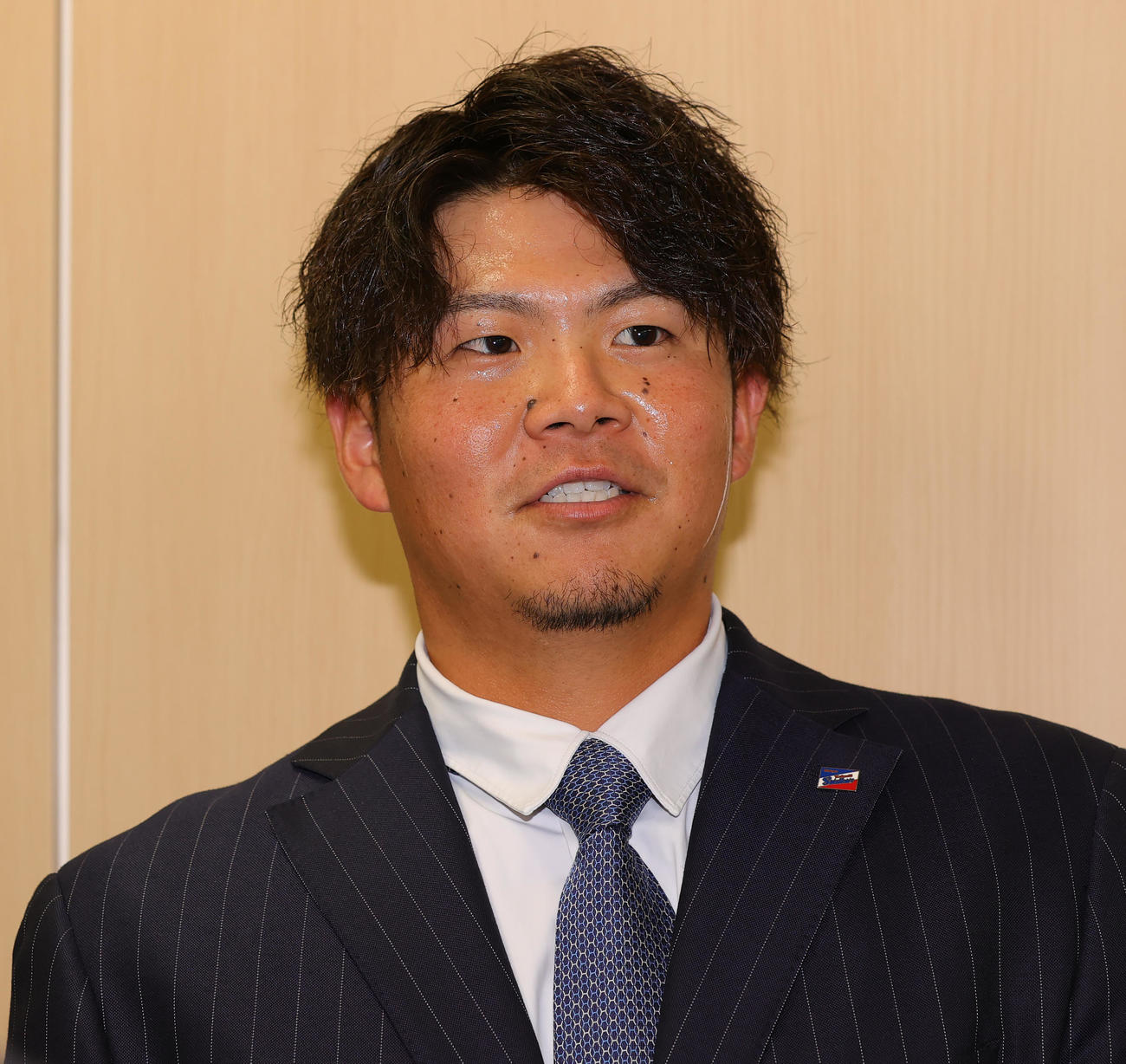 契約更改を終え会見するヤクルト清水（撮影・野上伸悟）