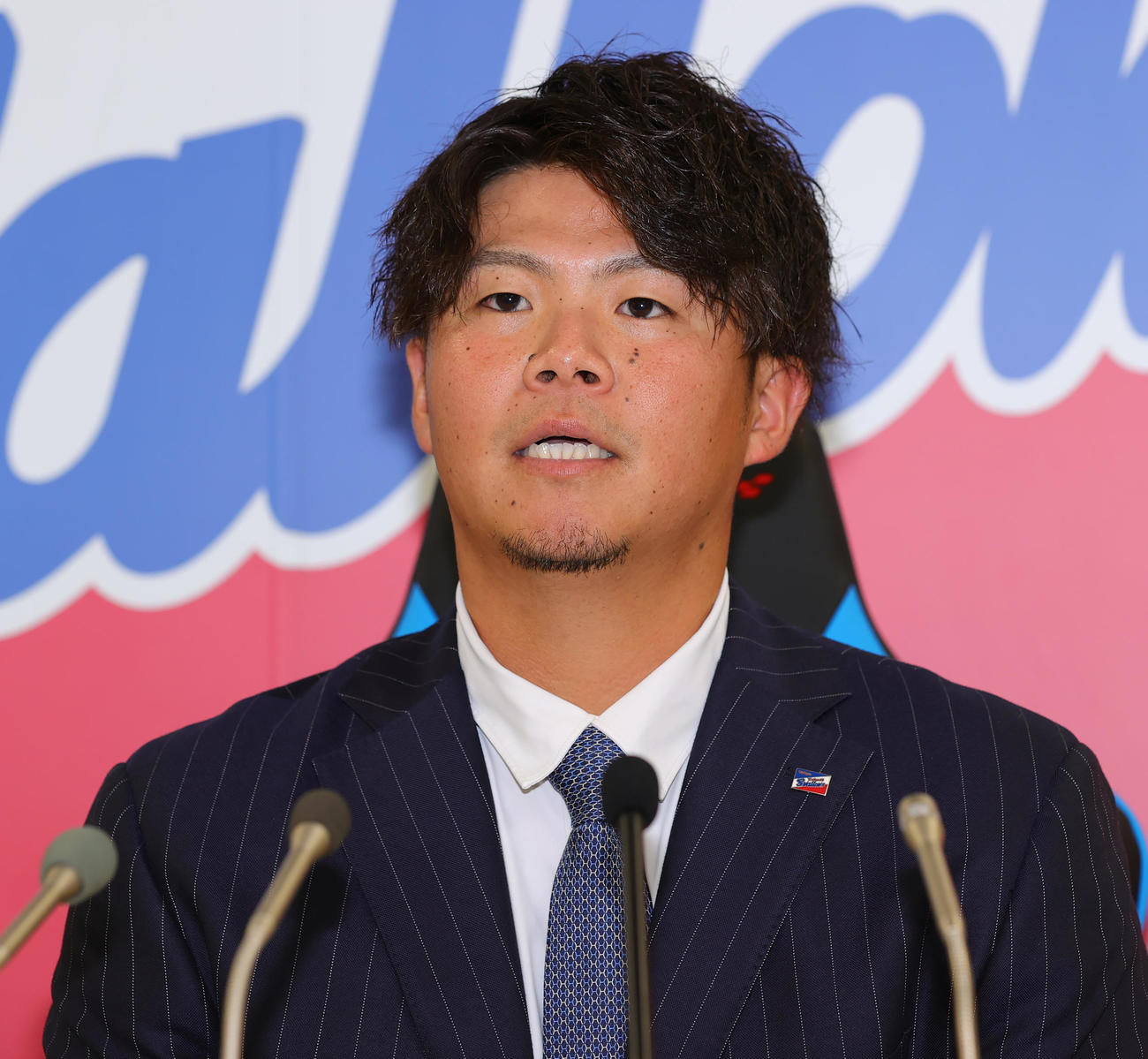 契約更改を終え会見するヤクルト清水（撮影・野上伸悟）