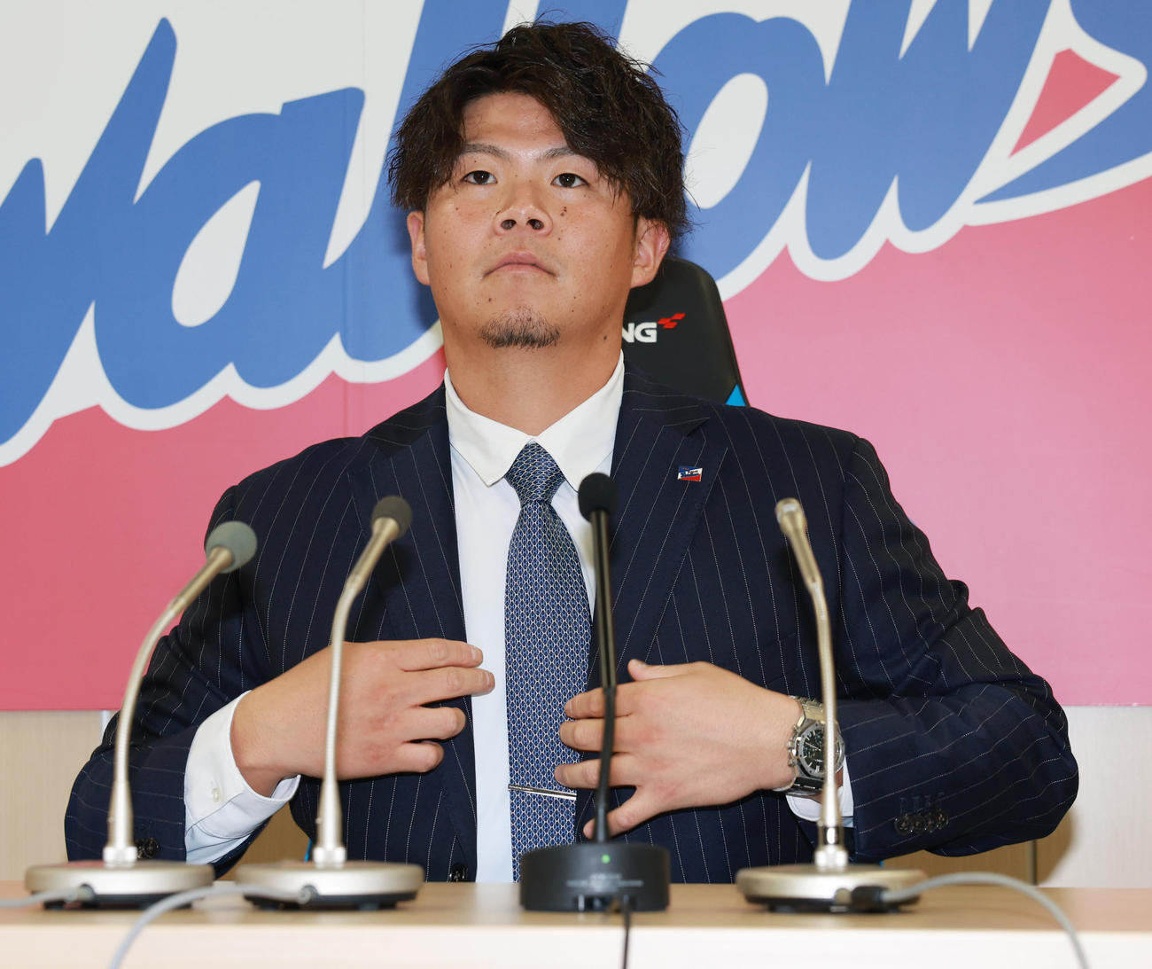 契約更改を終え会見するヤクルト清水（撮影・野上伸悟）
