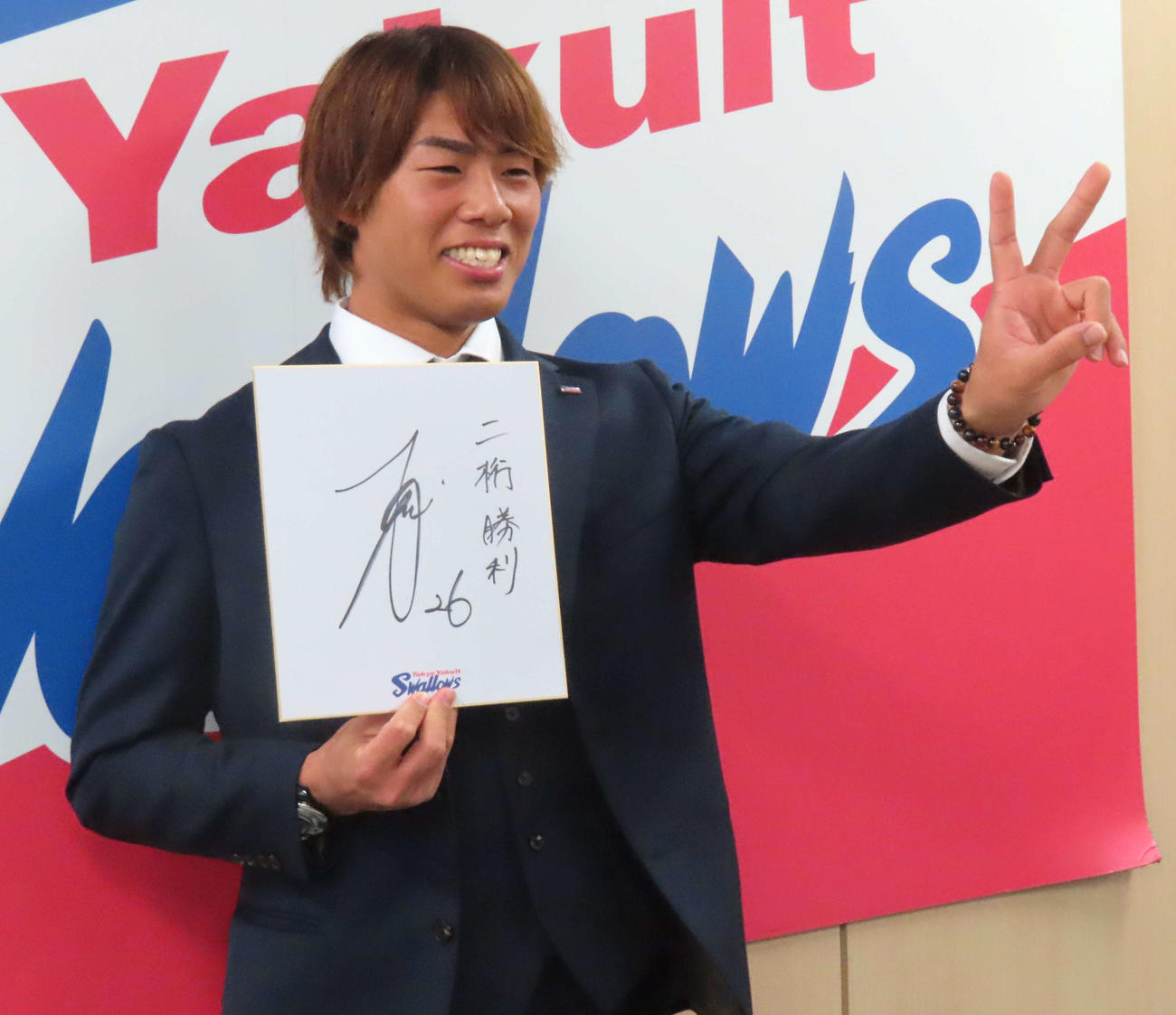 来季の目標を2ケタ勝利に定めた契約更改に臨んだヤクルト山野（撮影・黒須亮）