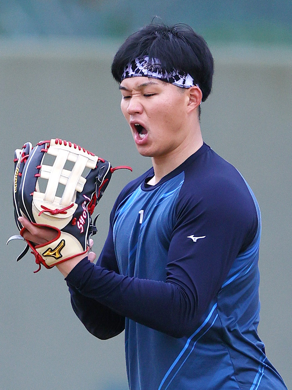 鳴尾浜でキャッチボールする阪神森下（撮影・上山淳一）
