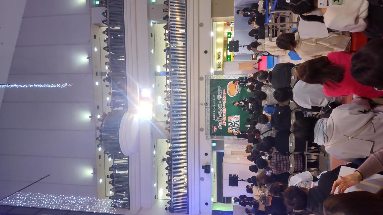 万波、田中正のトークイベントに大勢の観客が集まった　2023年12月12日