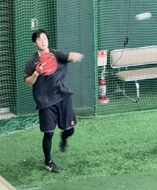 ジャイアンツ球場で自主トレする巨人大江（撮影・小早川宗一郎）