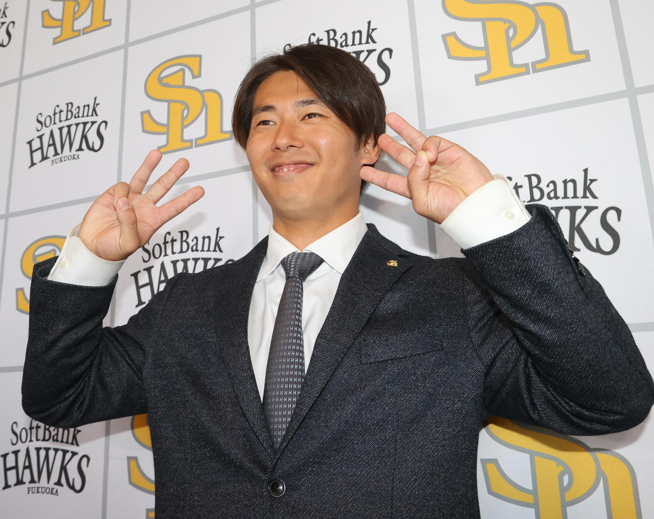 約3倍増の契約更改を終えた田浦は笑顔！！！（撮影・梅根麻紀）