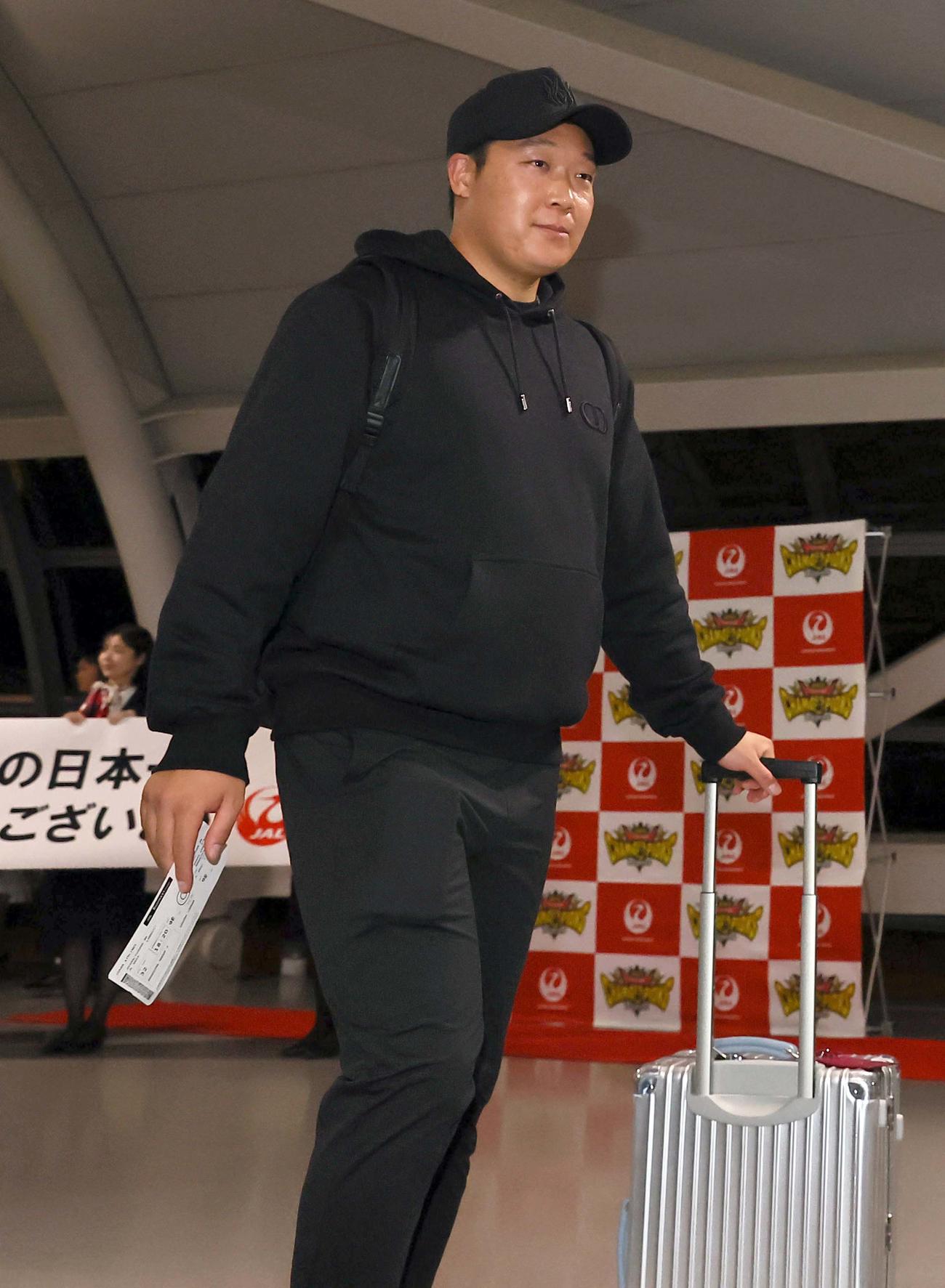 V旅行に出発する大山（撮影・上田博志）