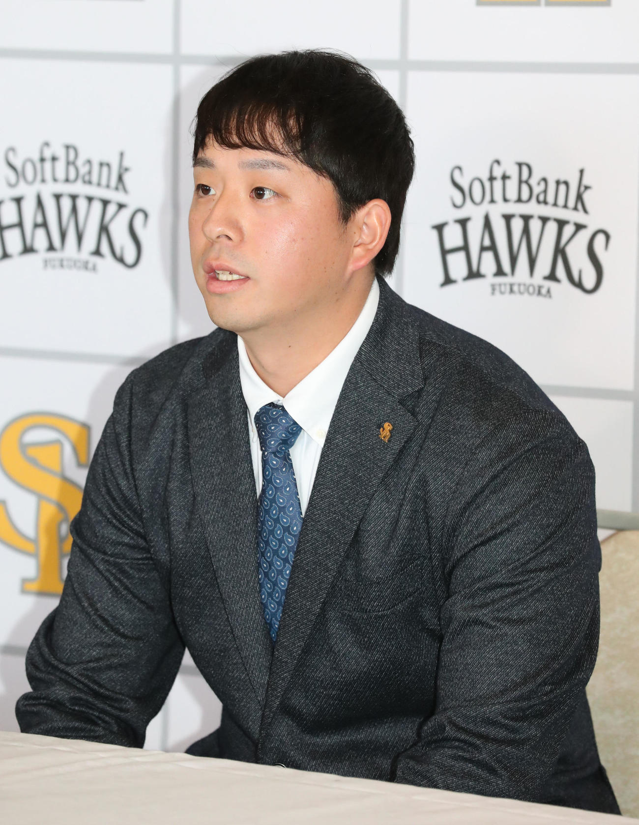 契約更改を終え会見で話をする大関（撮影・梅根麻紀）