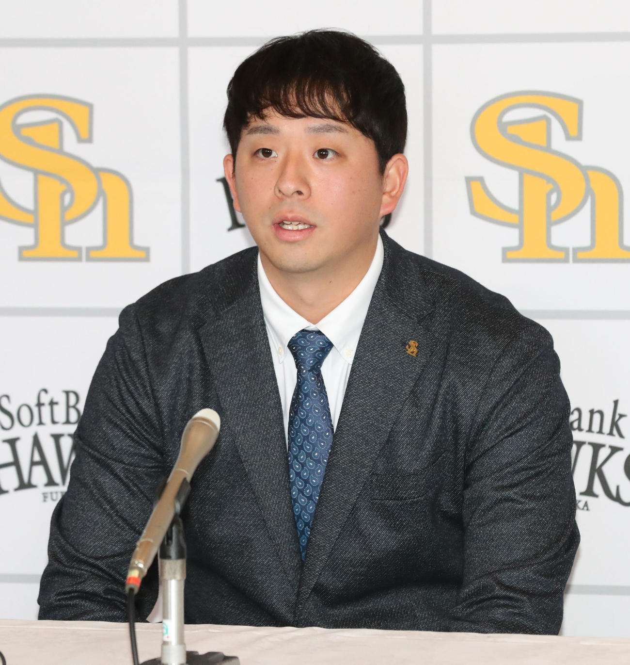 契約更改を終え会見で話をする大関（撮影・梅根麻紀）