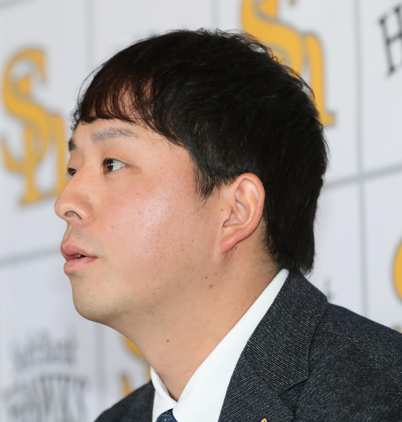 契約更改を終え会見で話をする大関（撮影・梅根麻紀）
